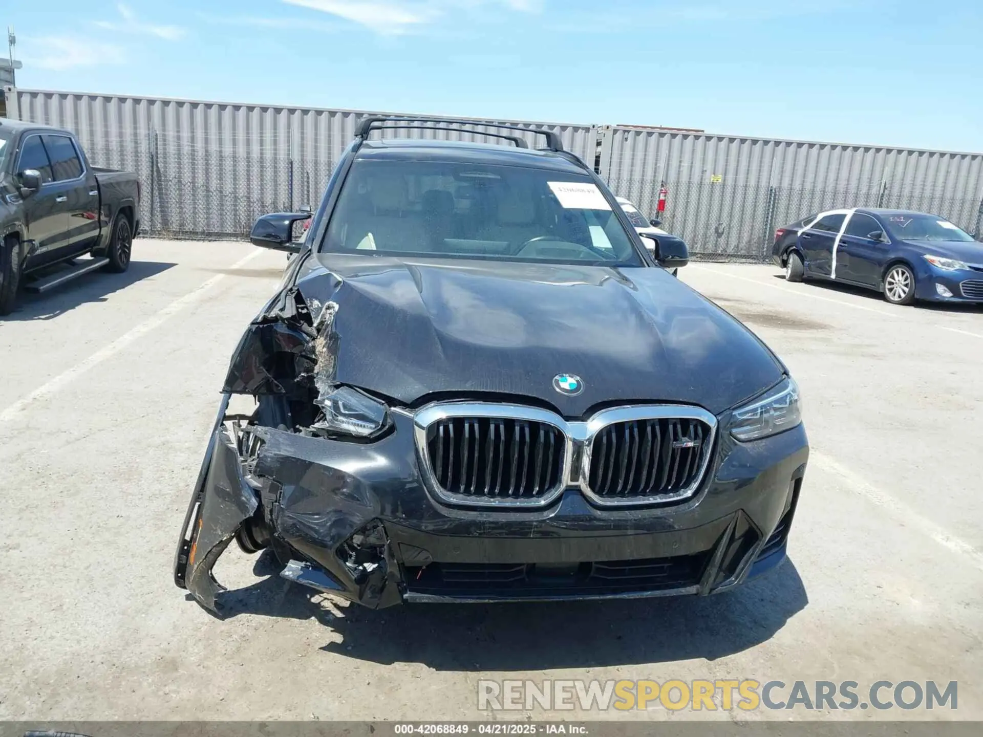 12 Photograph of a damaged car 5UX83DP00N9K07562 BMW X3 2022