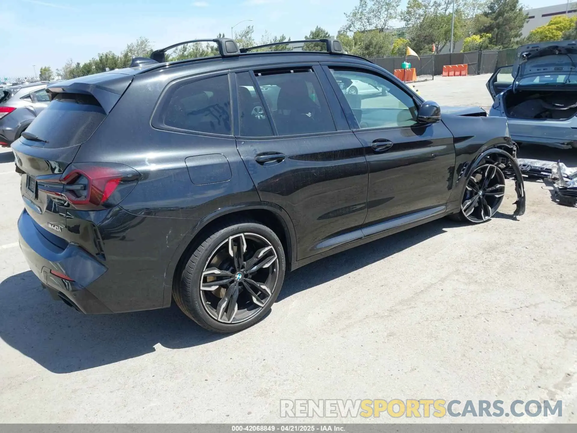 4 Photograph of a damaged car 5UX83DP00N9K07562 BMW X3 2022