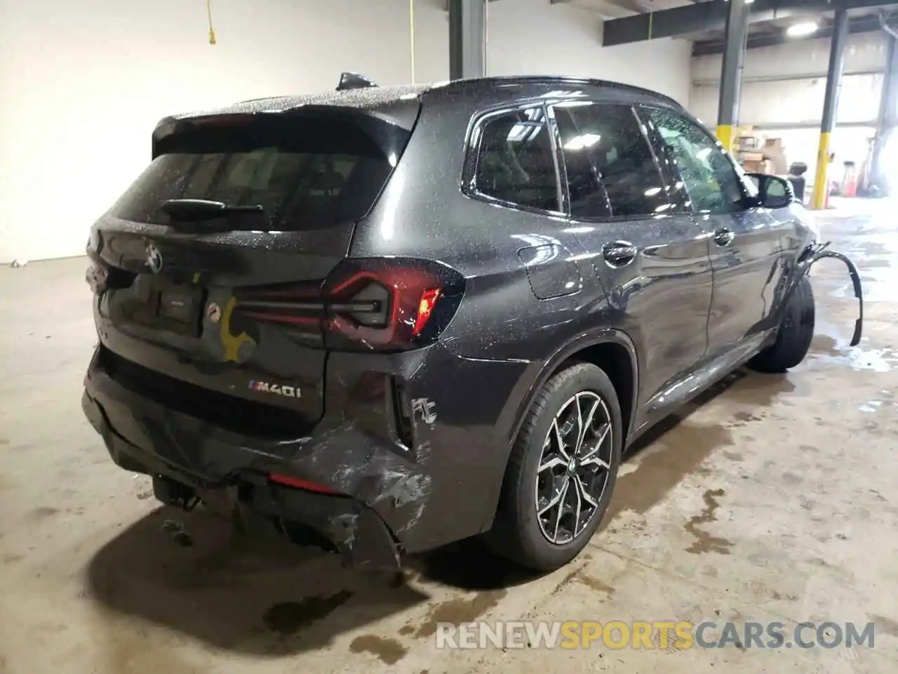 4 Photograph of a damaged car 5UX83DP02N9L72979 BMW X3 2022