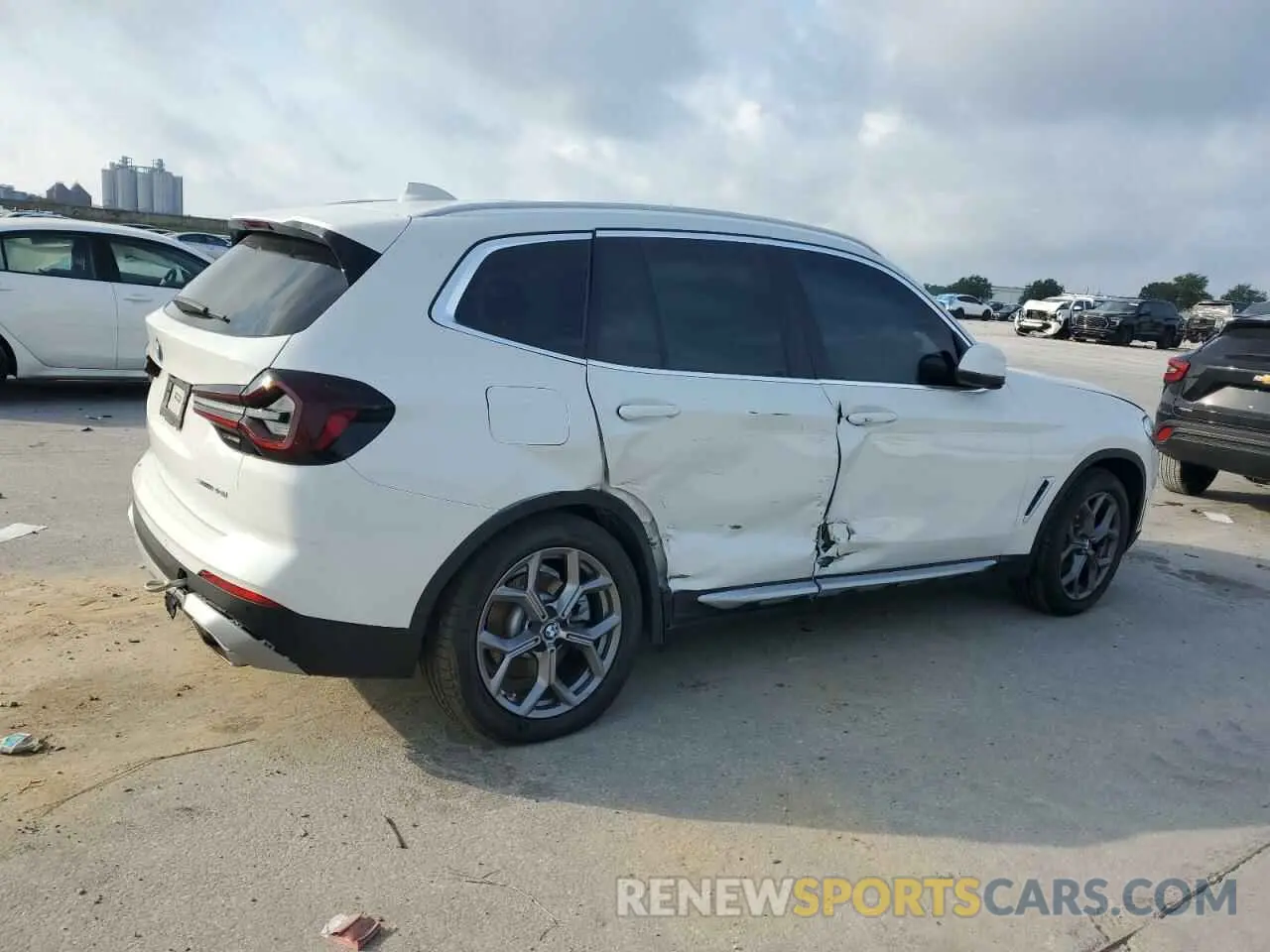3 Photograph of a damaged car WBX47DP00NN173668 BMW X3 2022