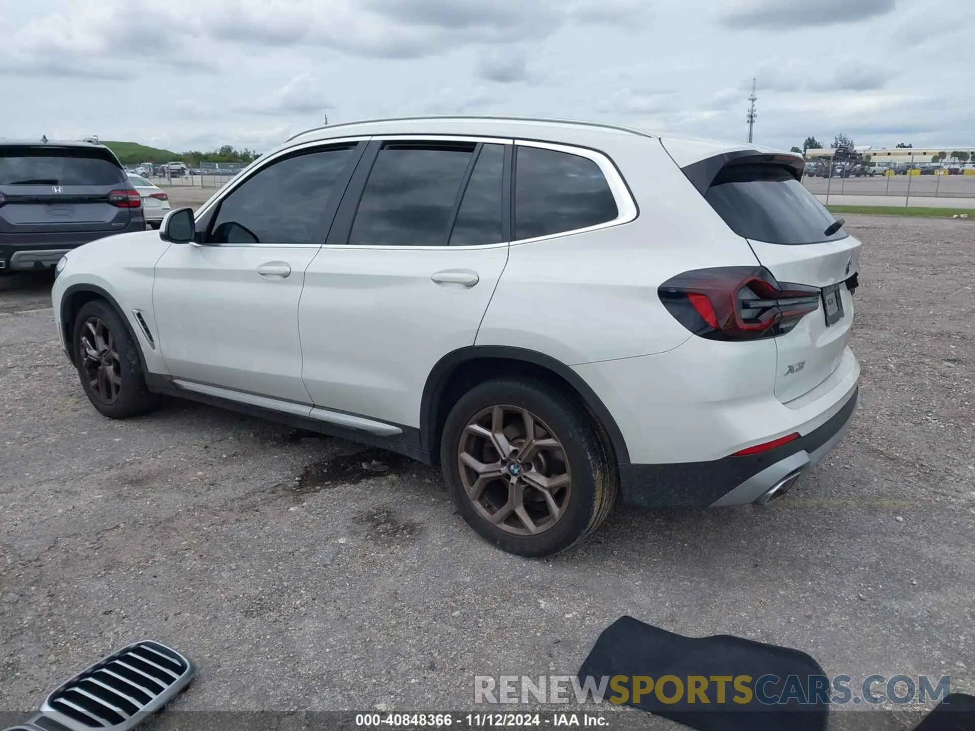 3 Photograph of a damaged car WBX47DP05NN182088 BMW X3 2022