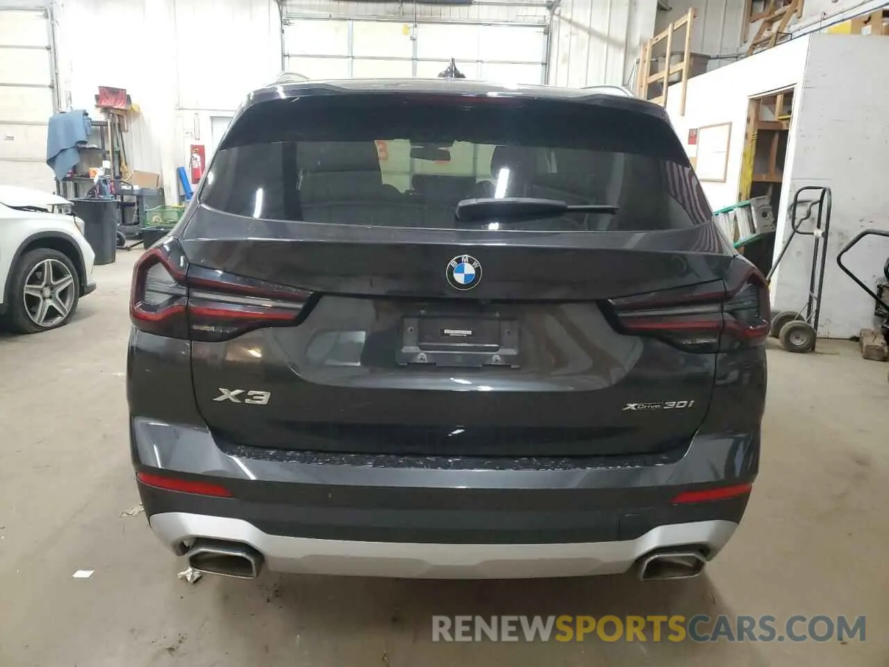 6 Photograph of a damaged car WBX57DP01NN177720 BMW X3 2022