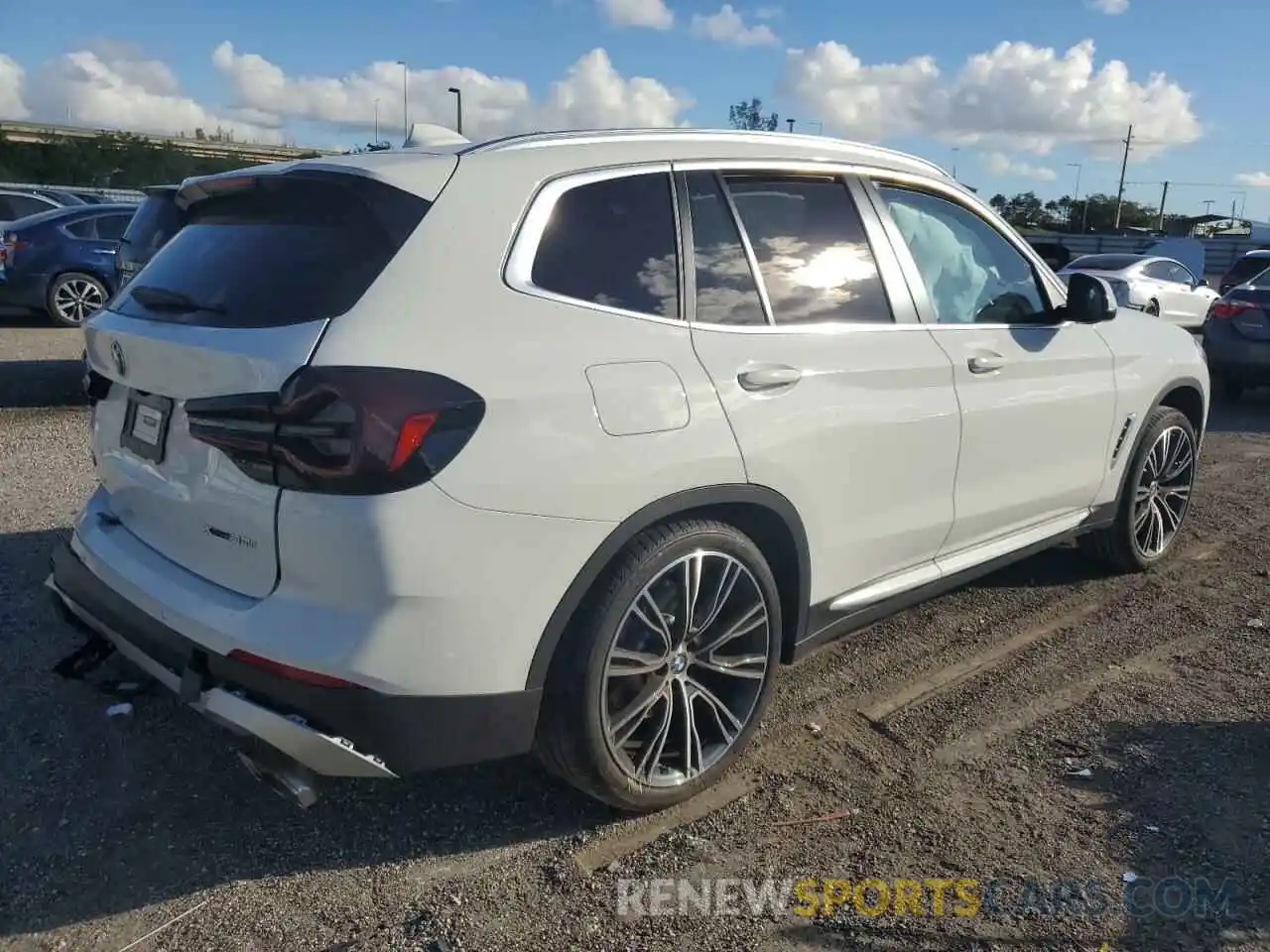 4 Photograph of a damaged car WBX57DP02NN167617 BMW X3 2022