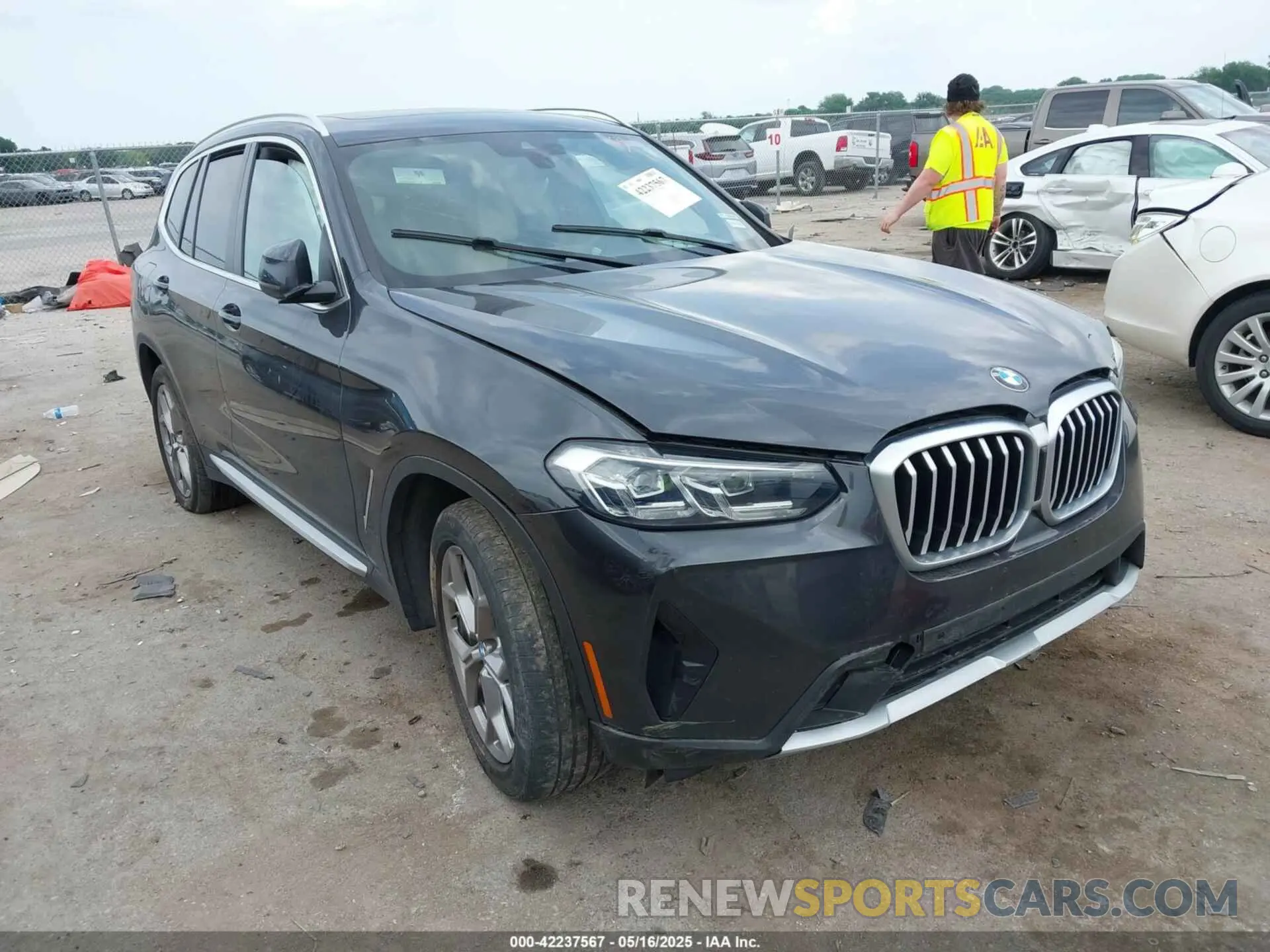 1 Photograph of a damaged car WBX57DP02NN178228 BMW X3 2022