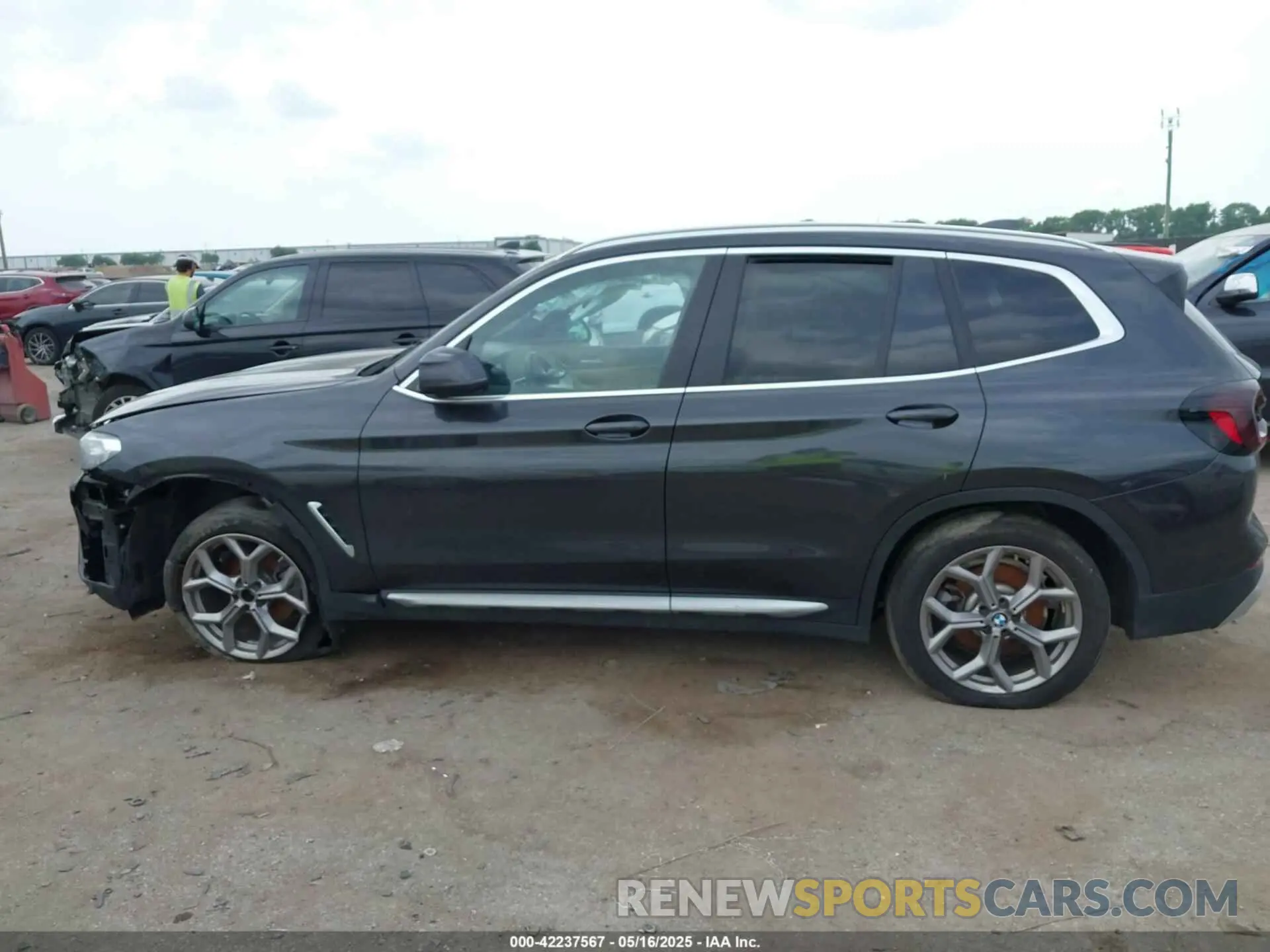 14 Photograph of a damaged car WBX57DP02NN178228 BMW X3 2022