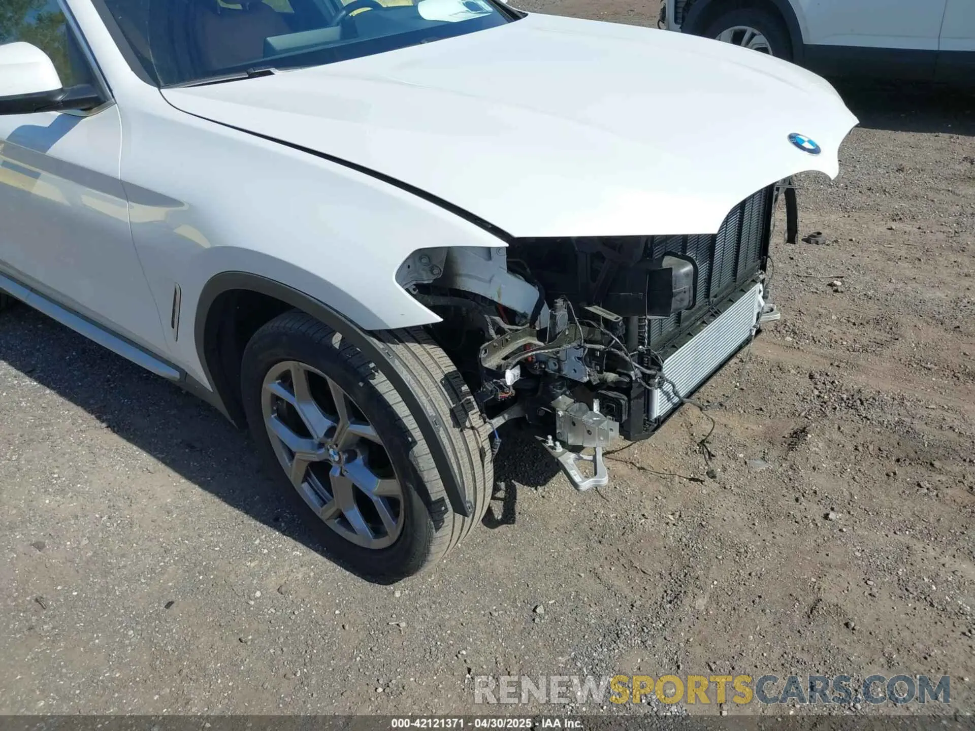 17 Photograph of a damaged car WBX57DP06NN172447 BMW X3 2022