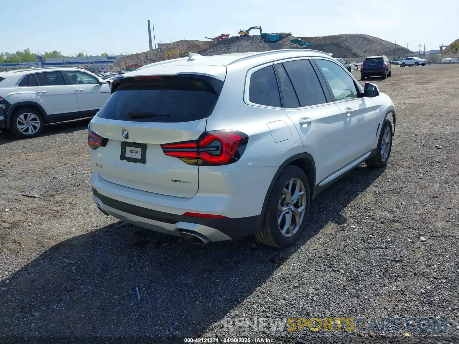 4 Photograph of a damaged car WBX57DP06NN172447 BMW X3 2022