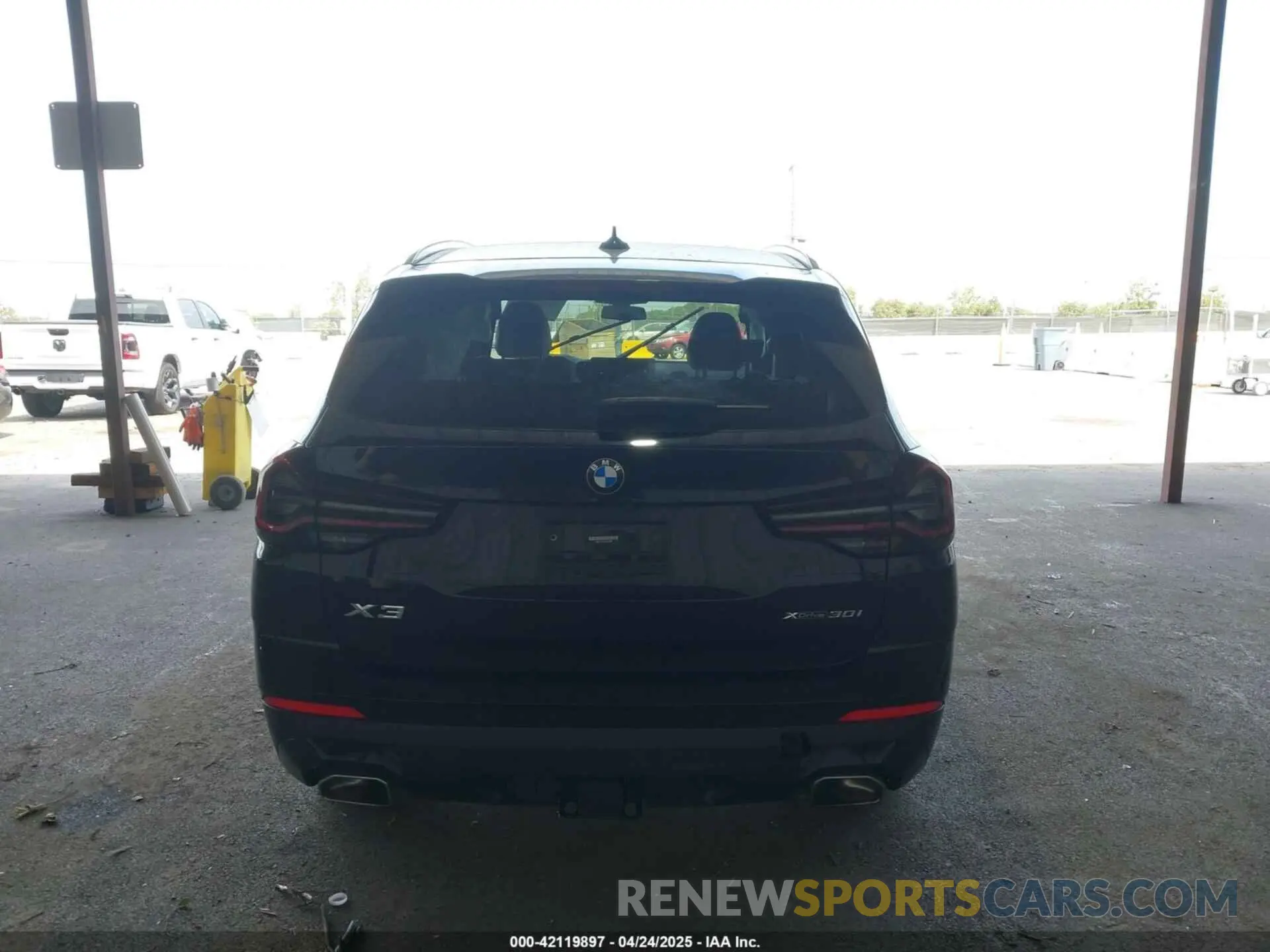17 Photograph of a damaged car WBX57DP0XNN183208 BMW X3 2022