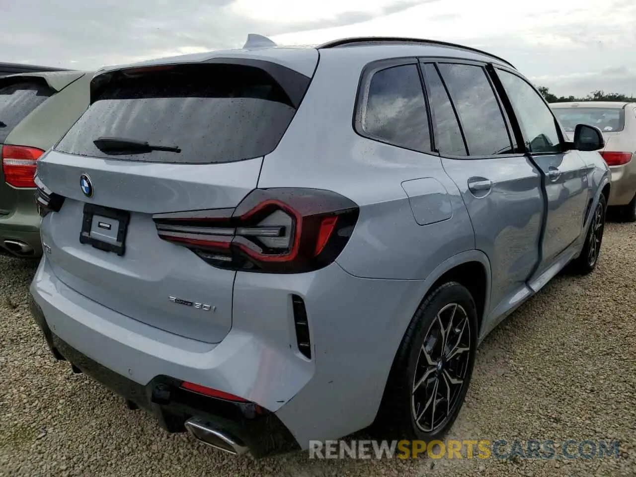 3 Photograph of a damaged car 5UX43DP00P9N56576 BMW X3 2023