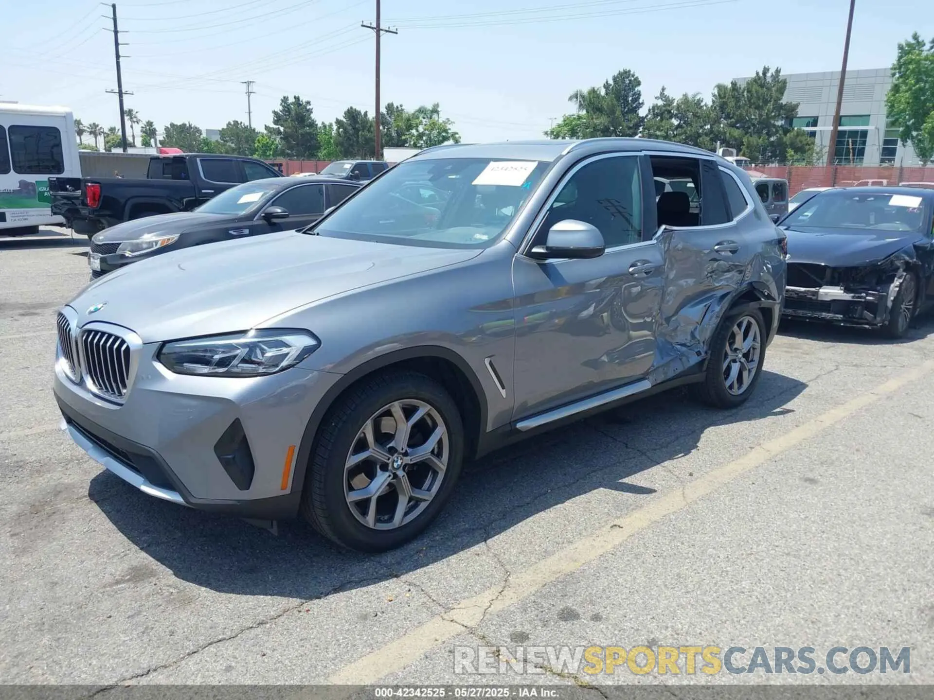 2 Photograph of a damaged car 5UX43DP00P9N81476 BMW X3 2023