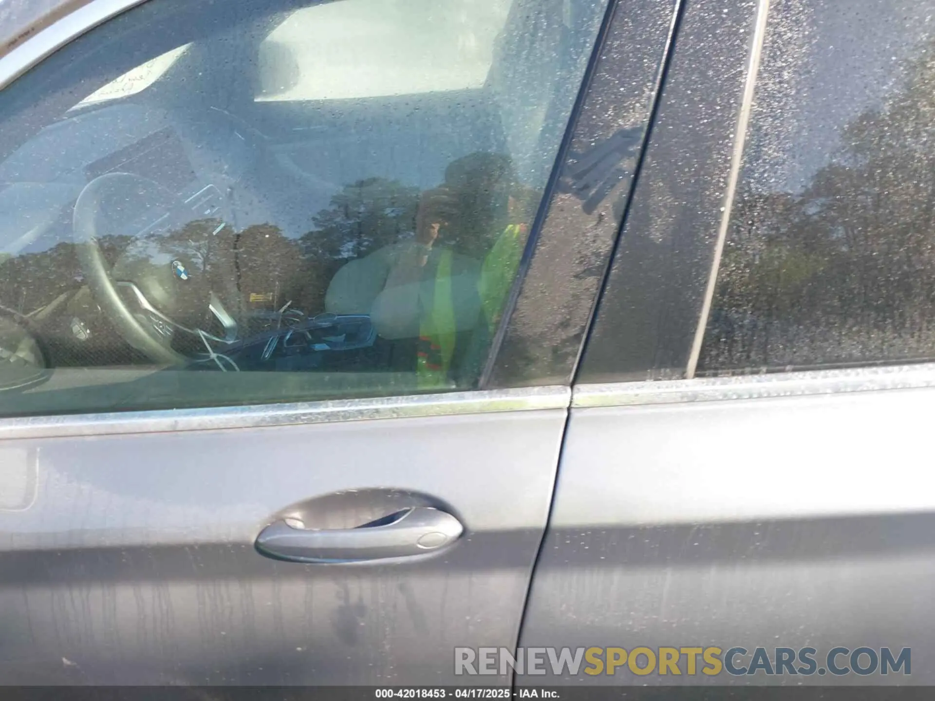 14 Photograph of a damaged car 5UX43DP00P9S59680 BMW X3 2023