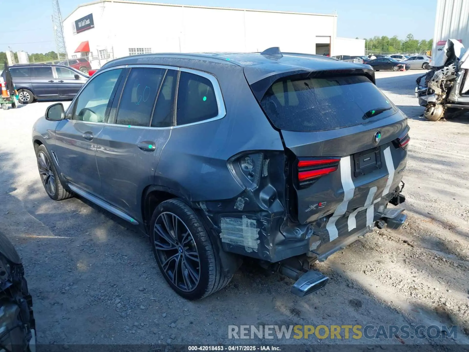 3 Photograph of a damaged car 5UX43DP00P9S59680 BMW X3 2023