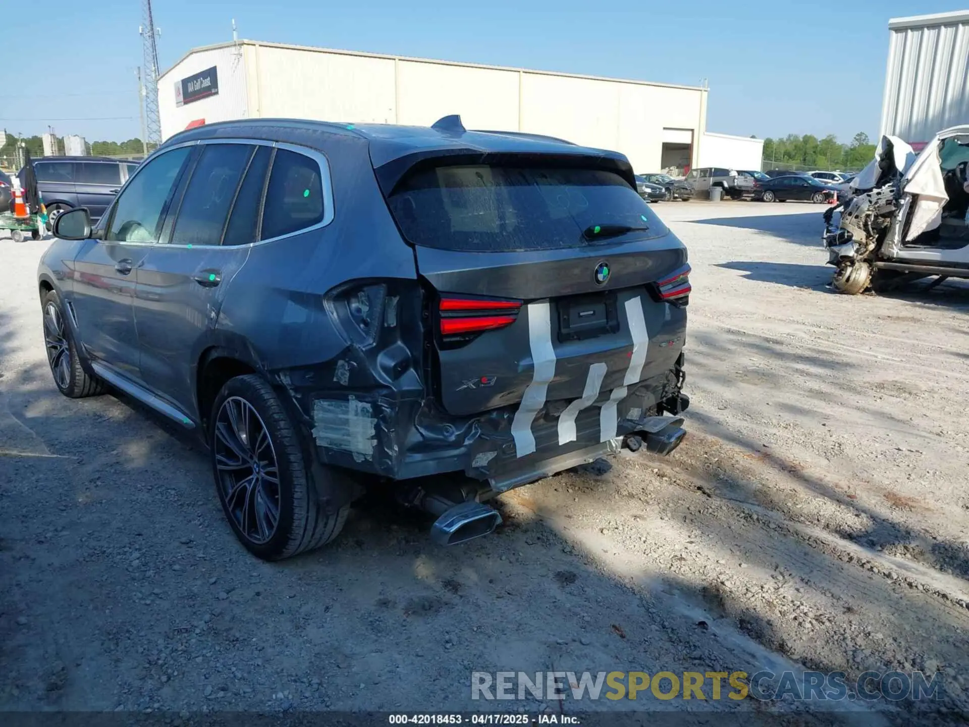 6 Photograph of a damaged car 5UX43DP00P9S59680 BMW X3 2023