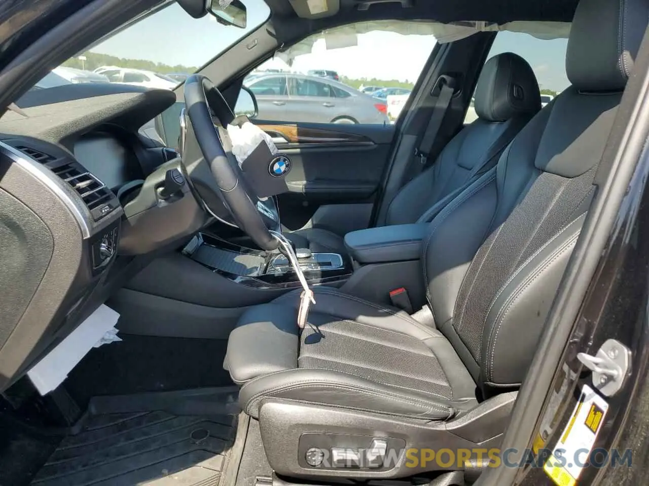7 Photograph of a damaged car 5UX43DP01P9R45761 BMW X3 2023