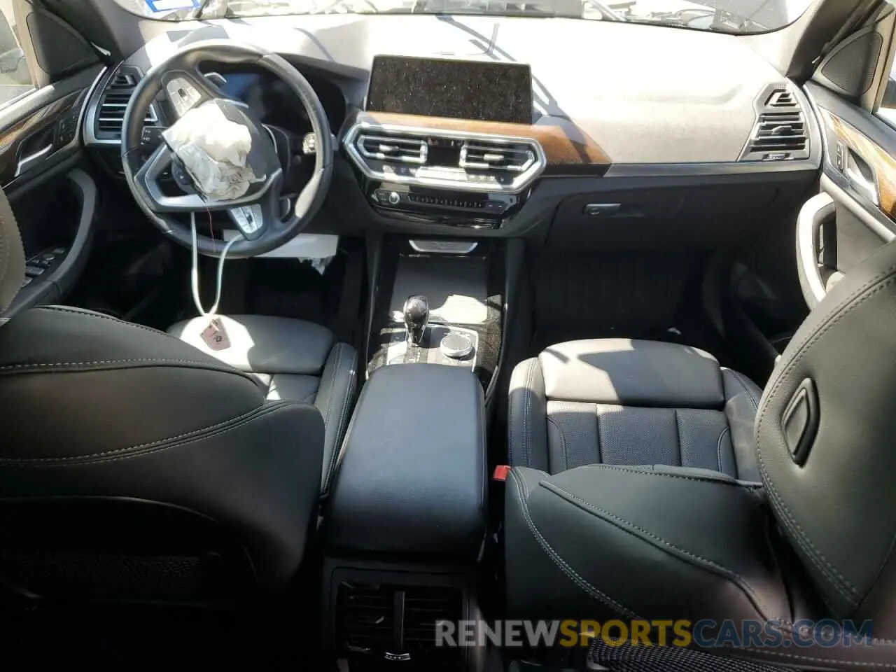 8 Photograph of a damaged car 5UX43DP01P9R45761 BMW X3 2023
