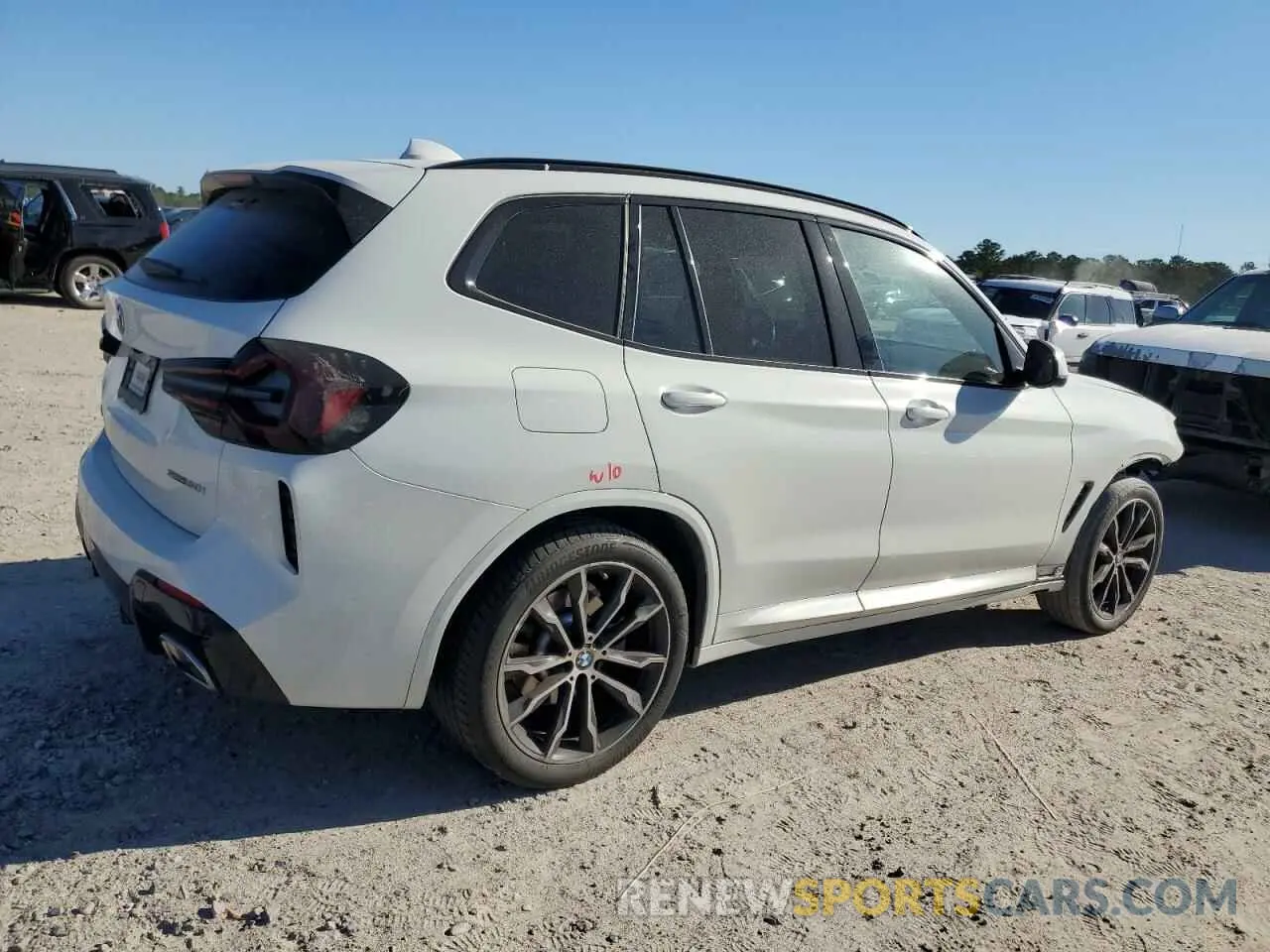 3 Photograph of a damaged car 5UX43DP01P9T01712 BMW X3 2023