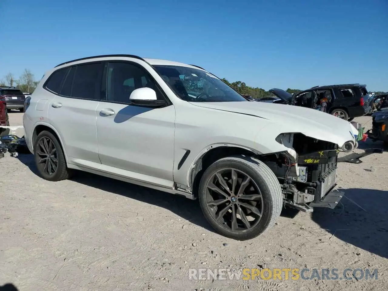 4 Photograph of a damaged car 5UX43DP01P9T01712 BMW X3 2023