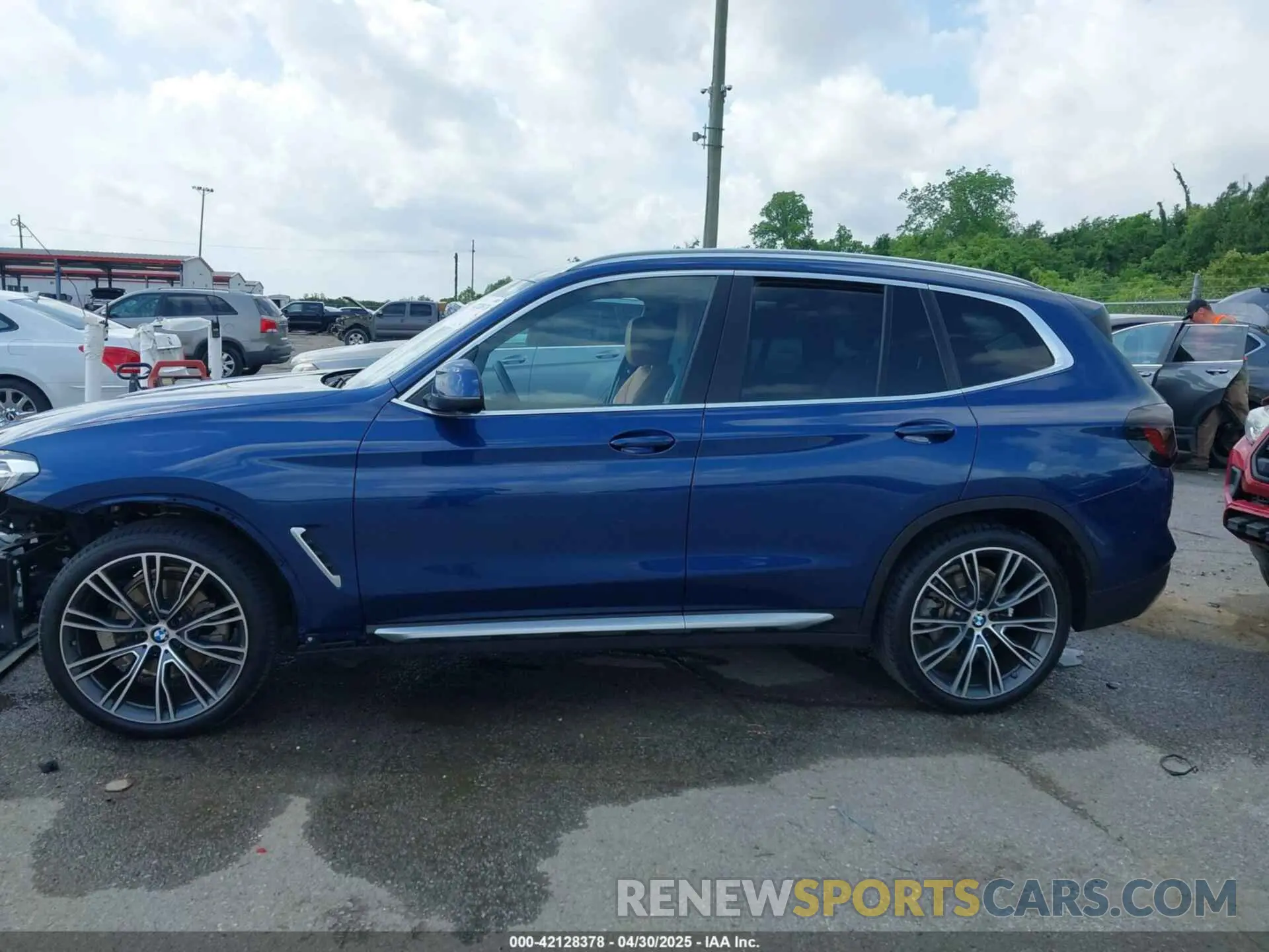 15 Photograph of a damaged car 5UX43DP02P9R13353 BMW X3 2023