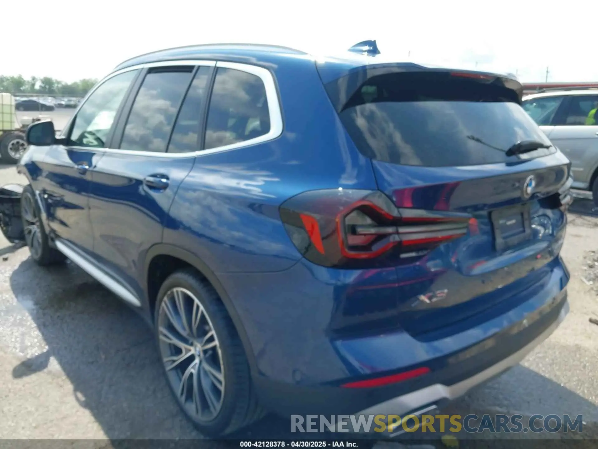 3 Photograph of a damaged car 5UX43DP02P9R13353 BMW X3 2023