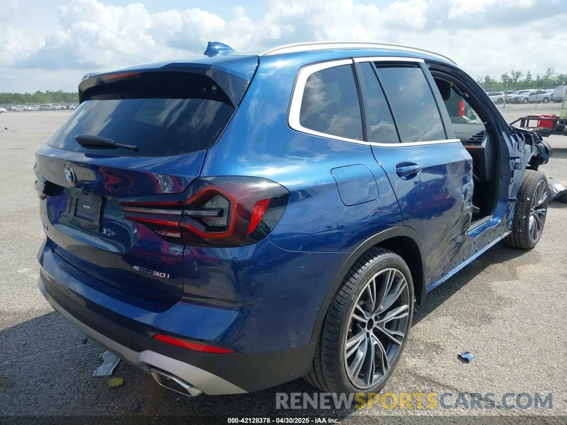 4 Photograph of a damaged car 5UX43DP02P9R13353 BMW X3 2023