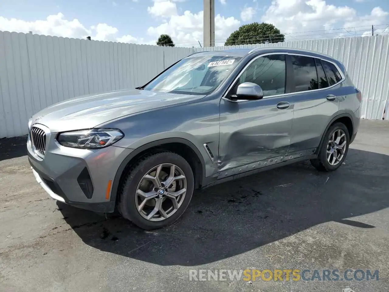 1 Photograph of a damaged car 5UX43DP03P9S10313 BMW X3 2023