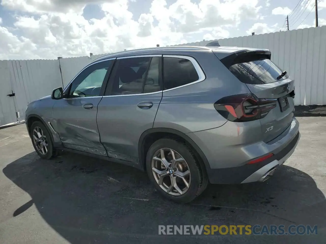 2 Photograph of a damaged car 5UX43DP03P9S10313 BMW X3 2023