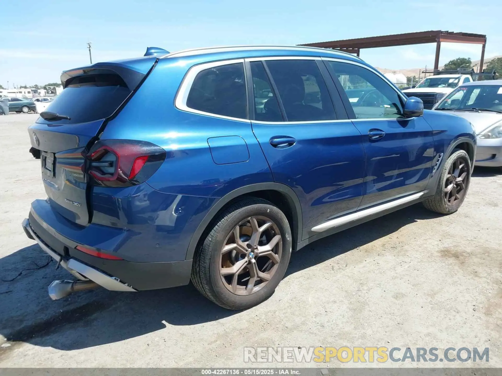 4 Photograph of a damaged car 5UX43DP04P9P44100 BMW X3 2023