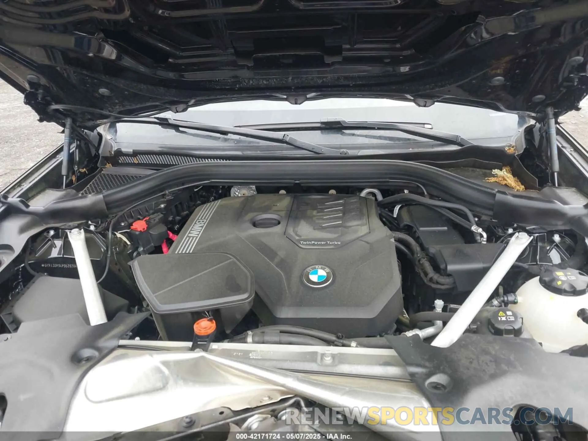 10 Photograph of a damaged car 5UX43DP04P9S20204 BMW X3 2023