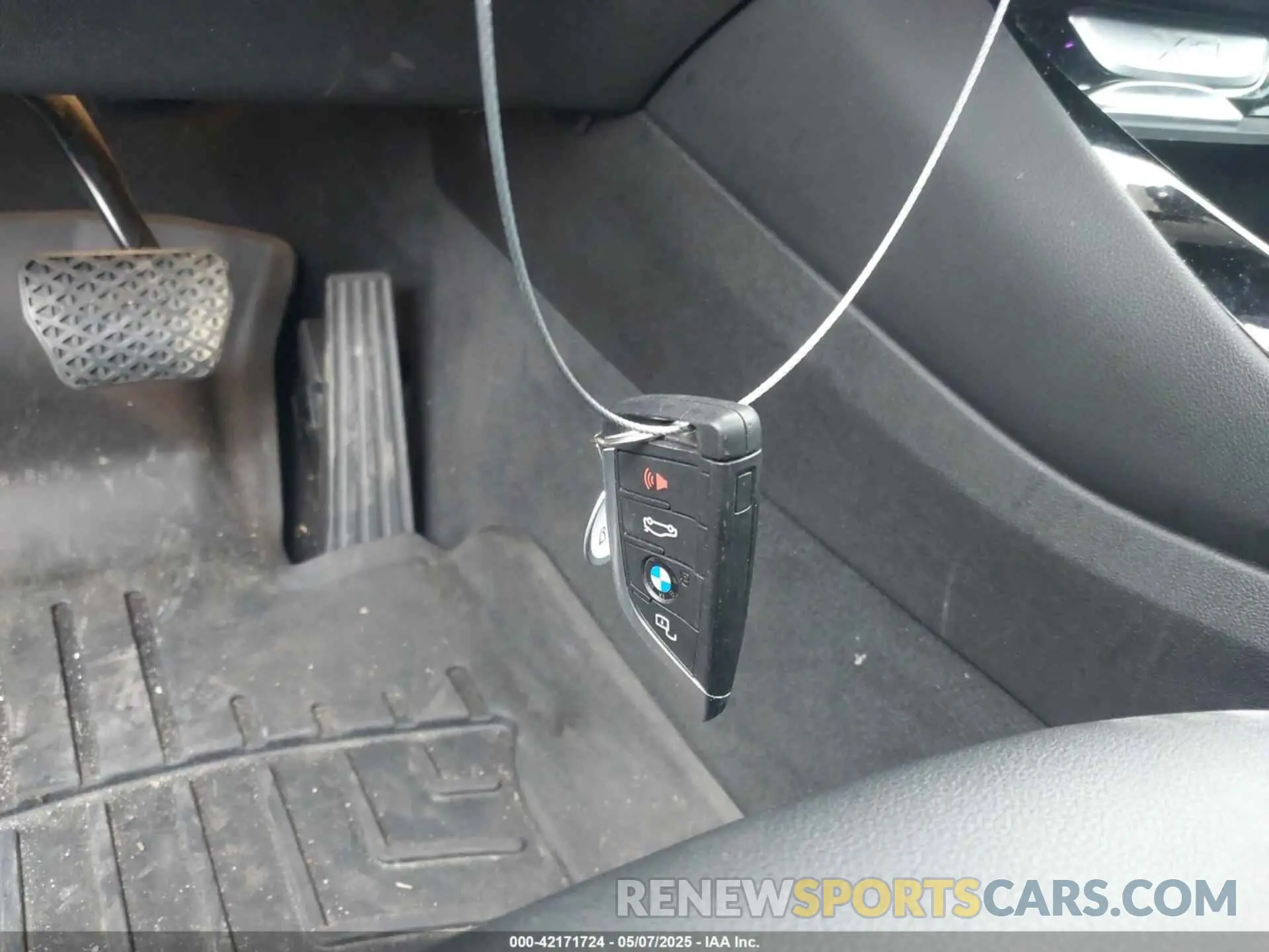 11 Photograph of a damaged car 5UX43DP04P9S20204 BMW X3 2023