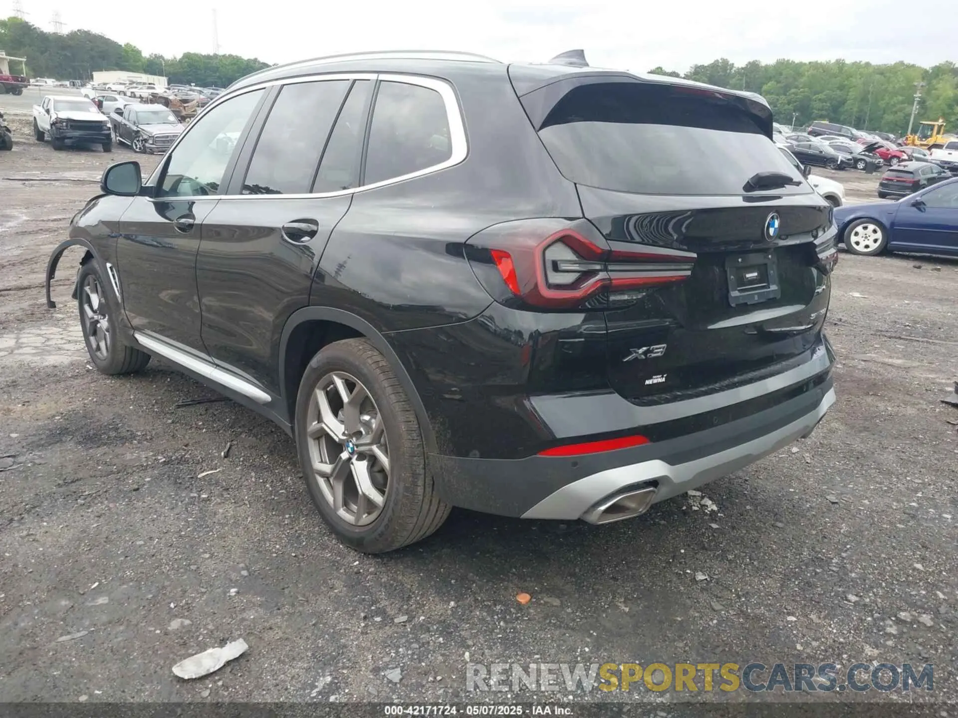 3 Photograph of a damaged car 5UX43DP04P9S20204 BMW X3 2023