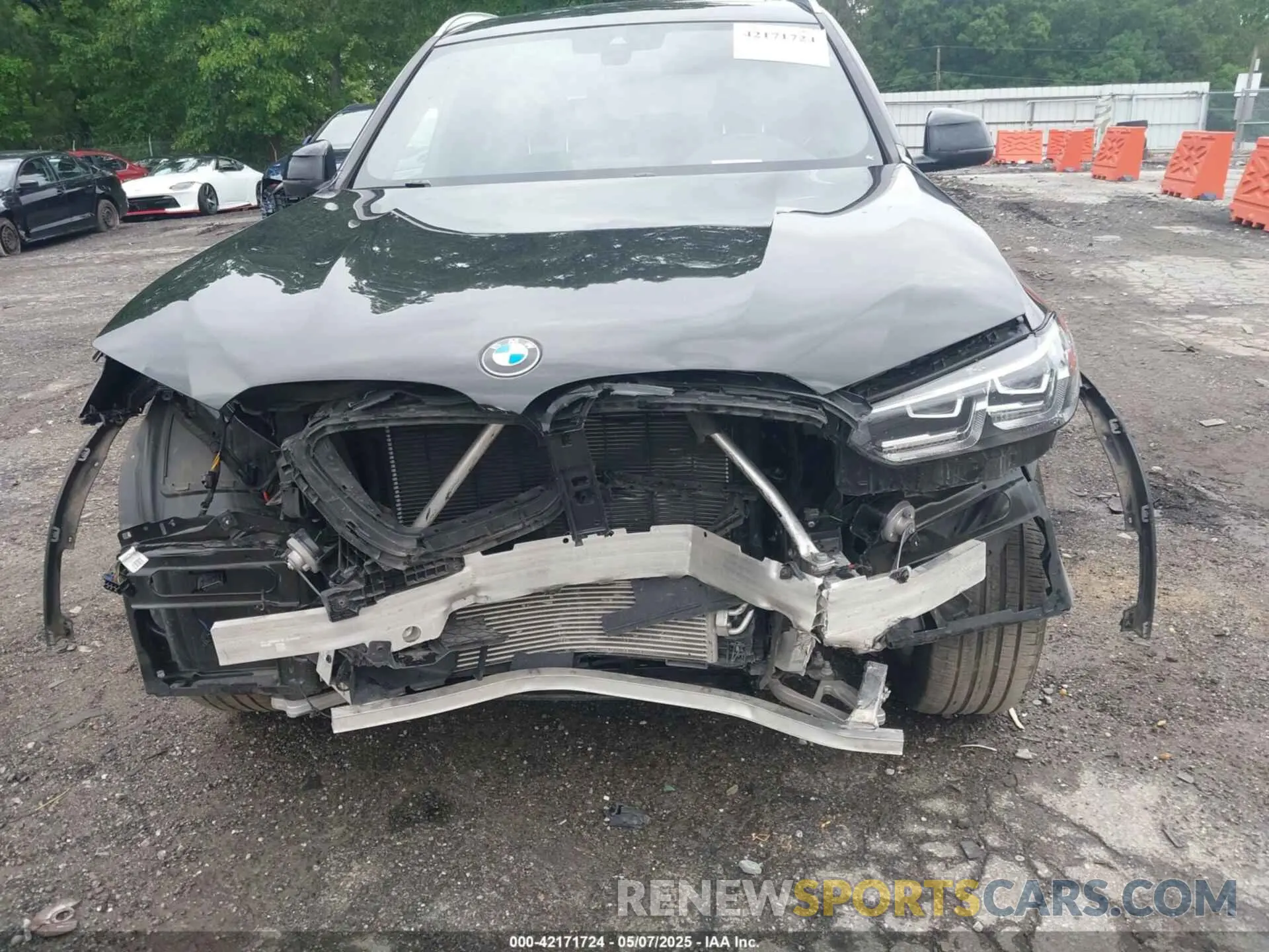 6 Photograph of a damaged car 5UX43DP04P9S20204 BMW X3 2023