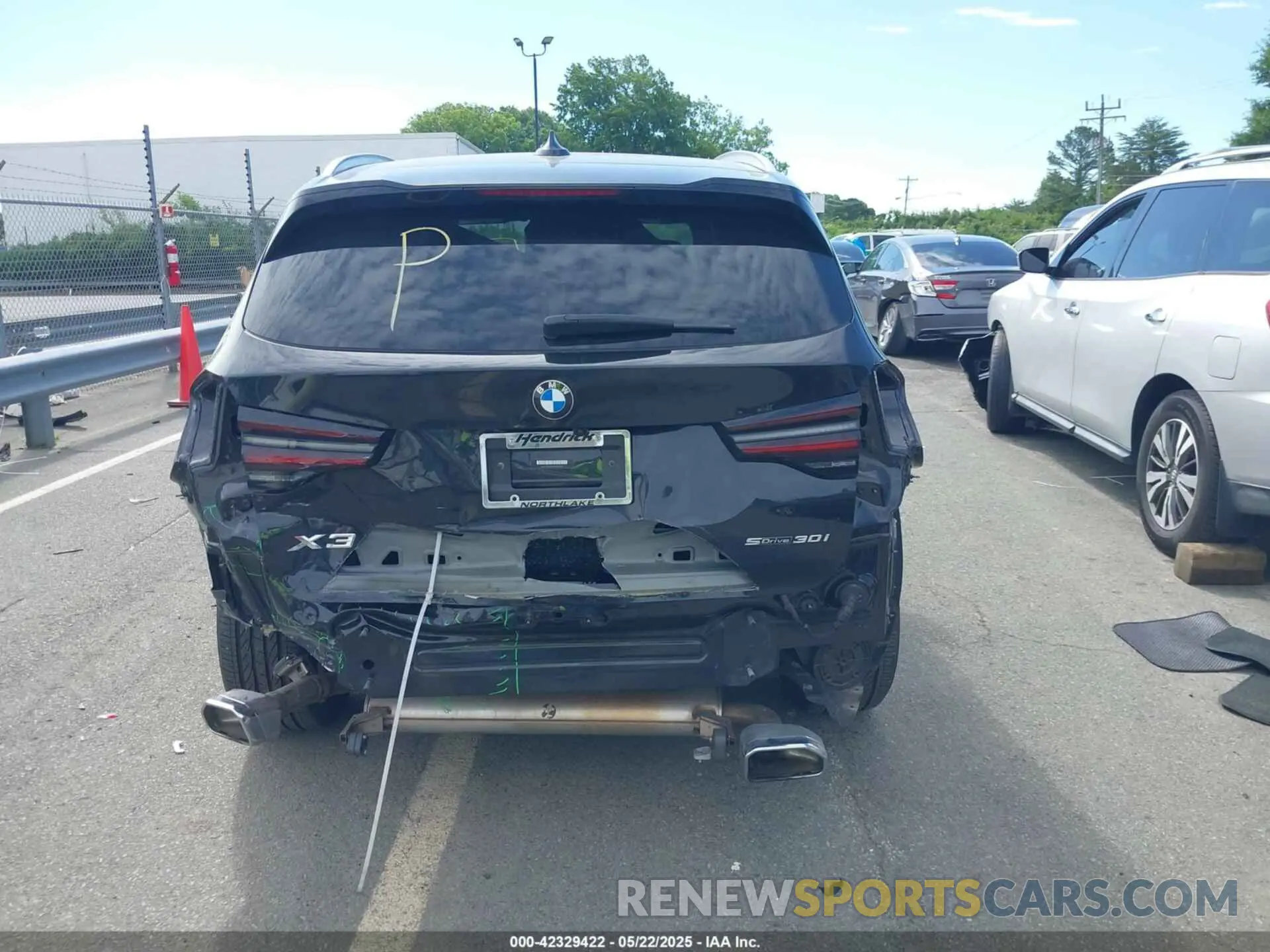 17 Photograph of a damaged car 5UX43DP04P9S68396 BMW X3 2023