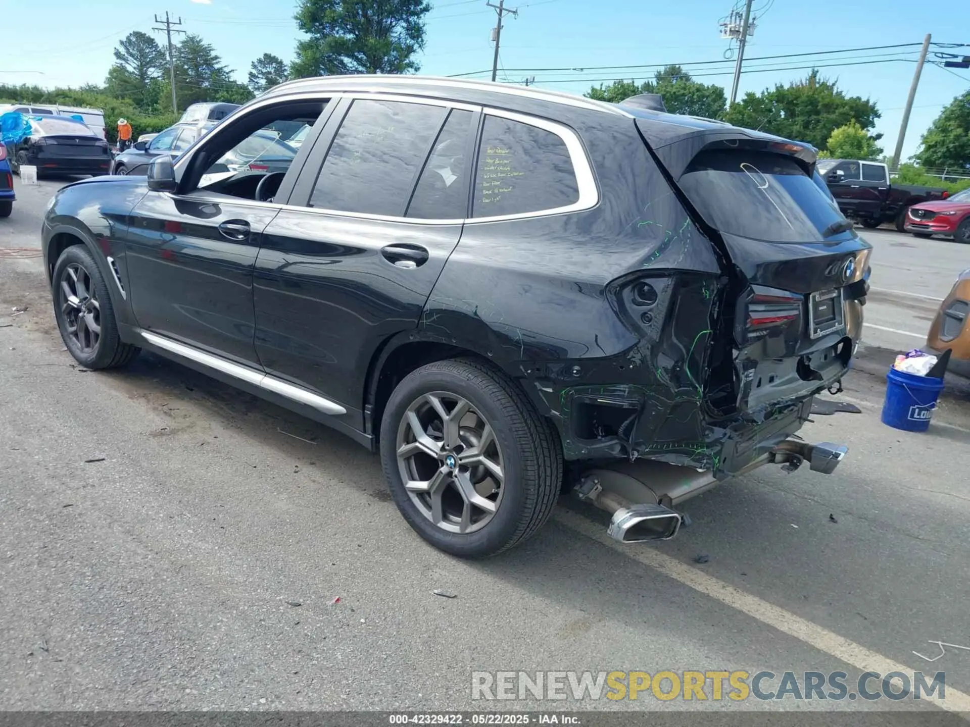 3 Photograph of a damaged car 5UX43DP04P9S68396 BMW X3 2023