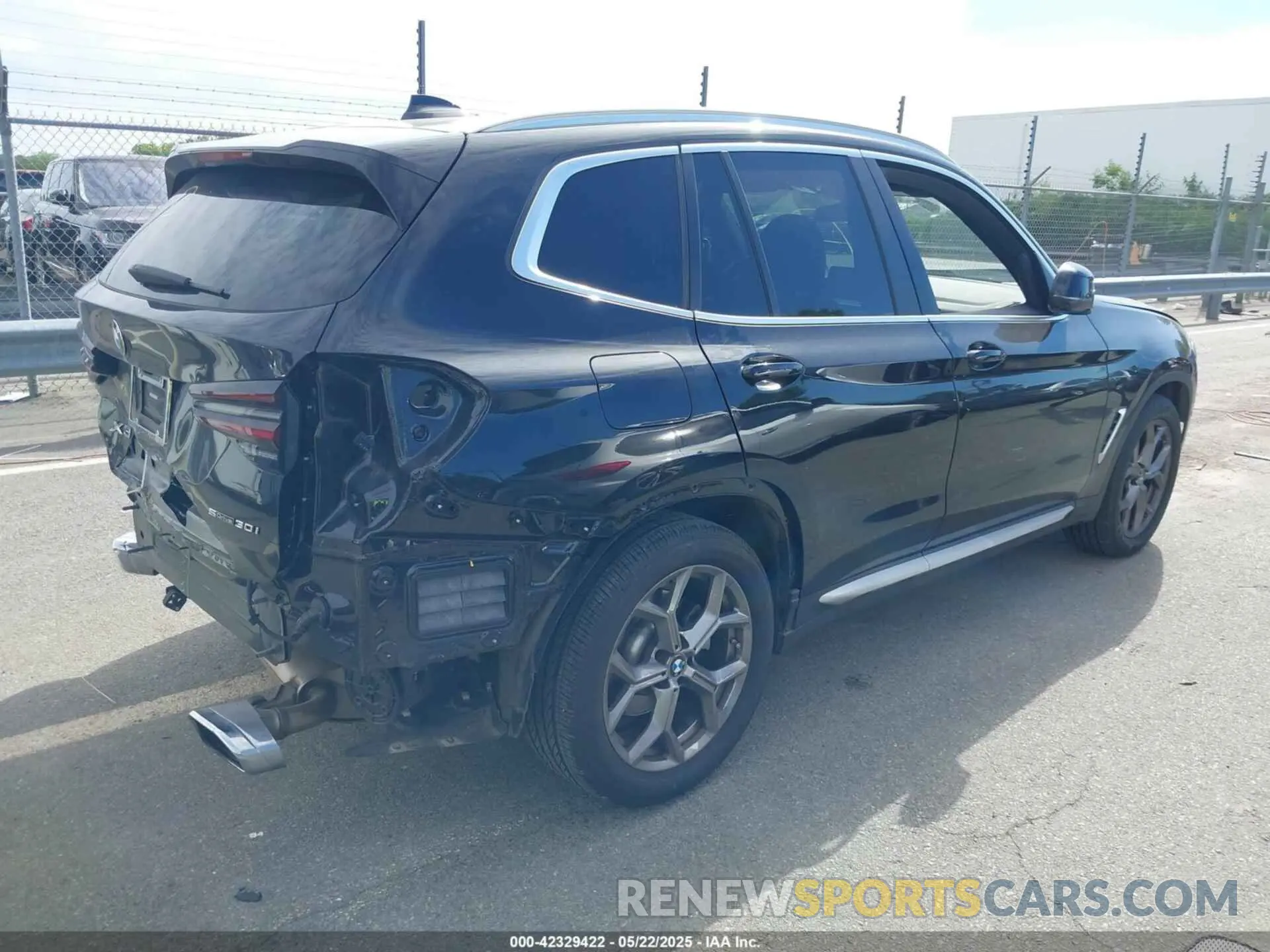 4 Photograph of a damaged car 5UX43DP04P9S68396 BMW X3 2023