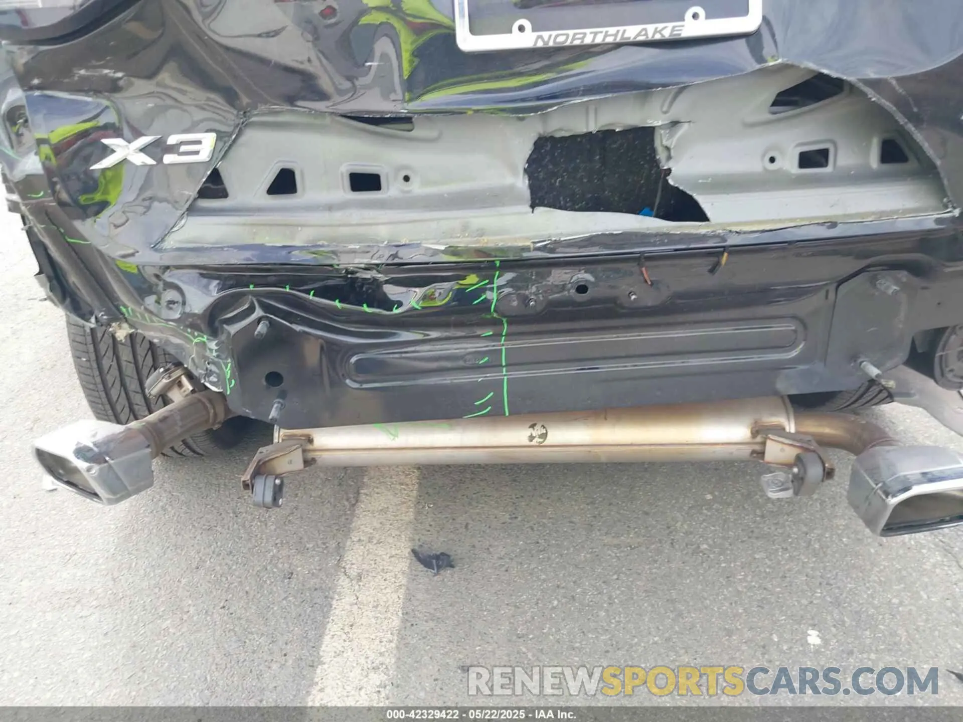 6 Photograph of a damaged car 5UX43DP04P9S68396 BMW X3 2023