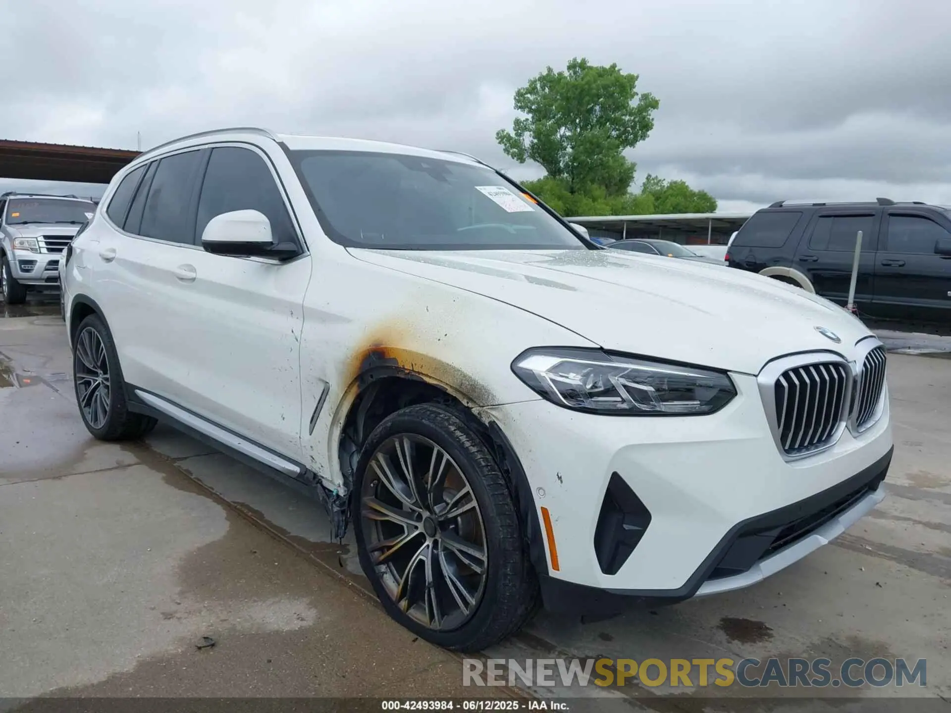 1 Photograph of a damaged car 5UX43DP05P9P37768 BMW X3 2023
