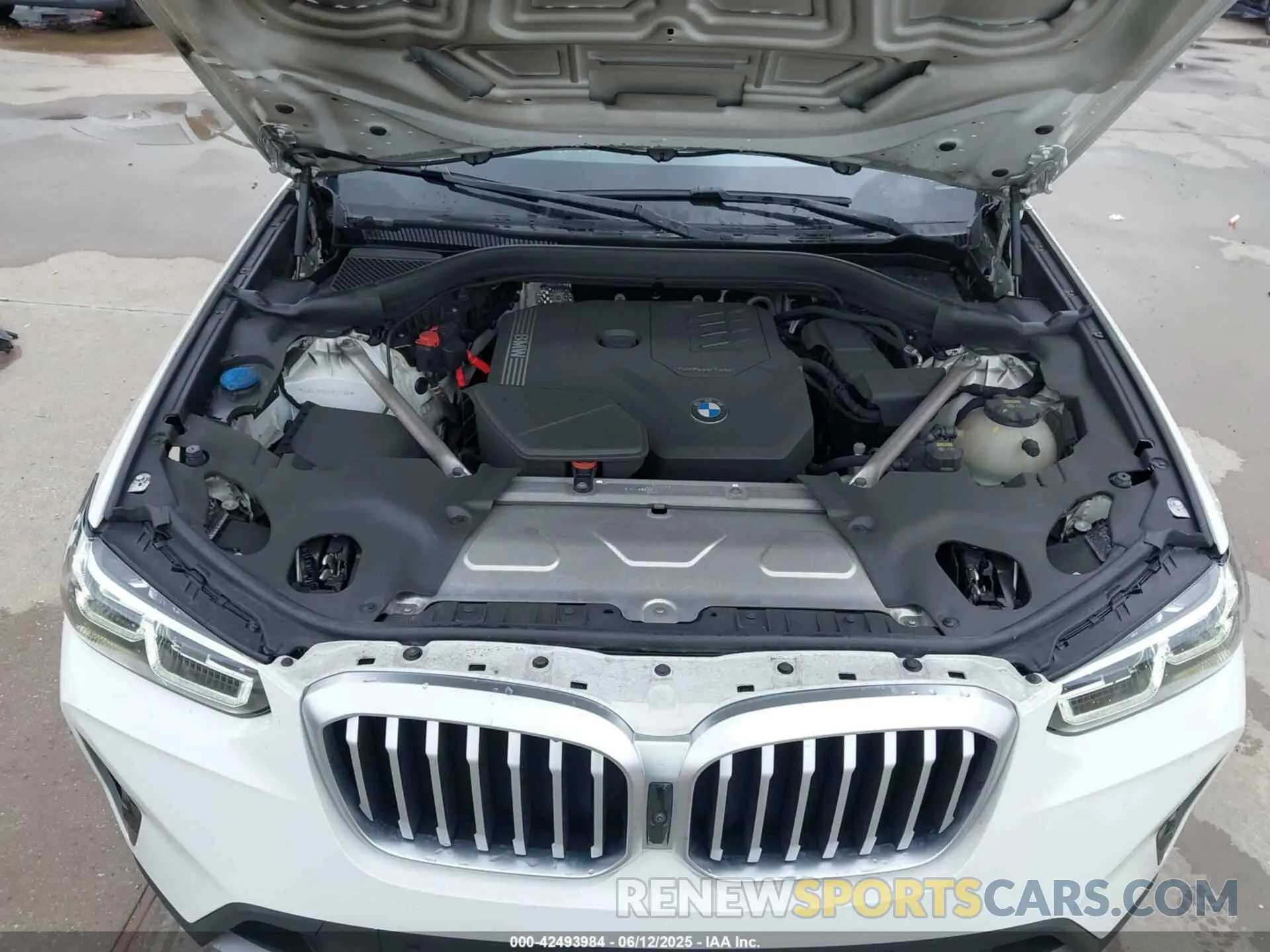 10 Photograph of a damaged car 5UX43DP05P9P37768 BMW X3 2023