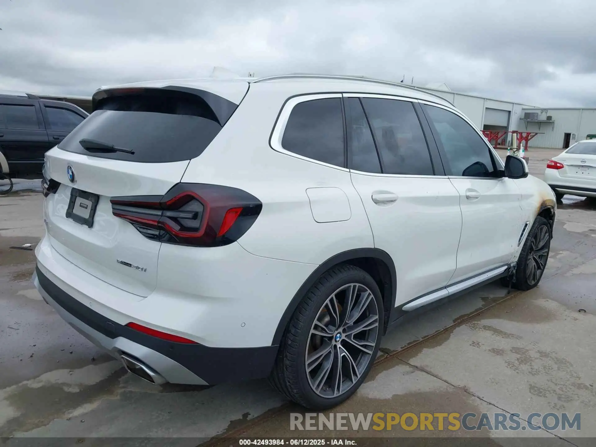 4 Photograph of a damaged car 5UX43DP05P9P37768 BMW X3 2023
