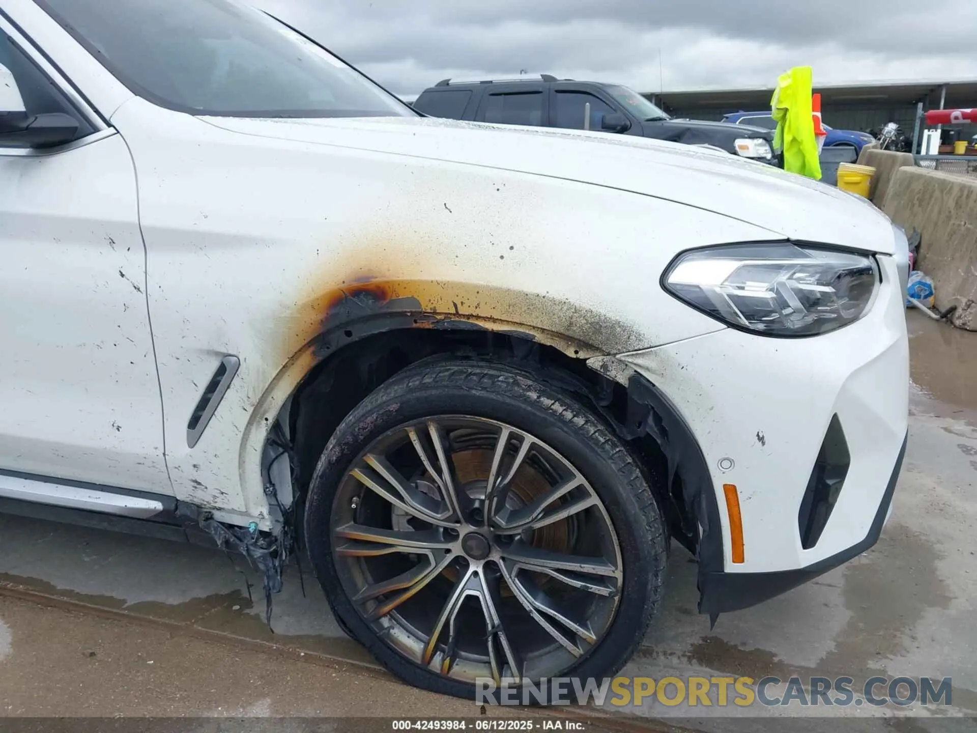 6 Photograph of a damaged car 5UX43DP05P9P37768 BMW X3 2023