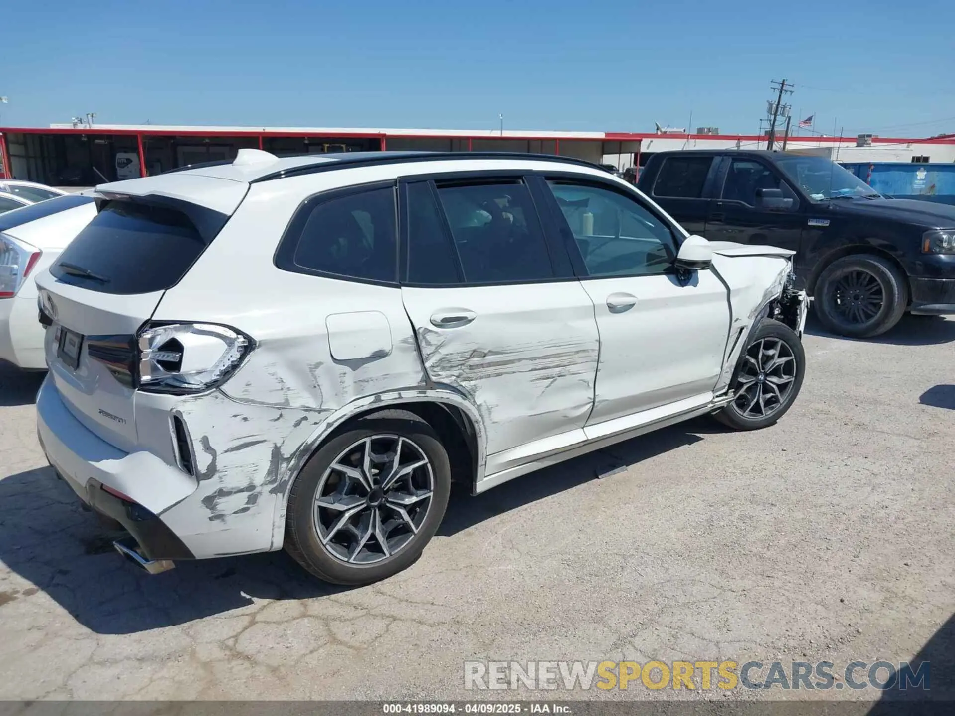 4 Photograph of a damaged car 5UX43DP05P9S19868 BMW X3 2023