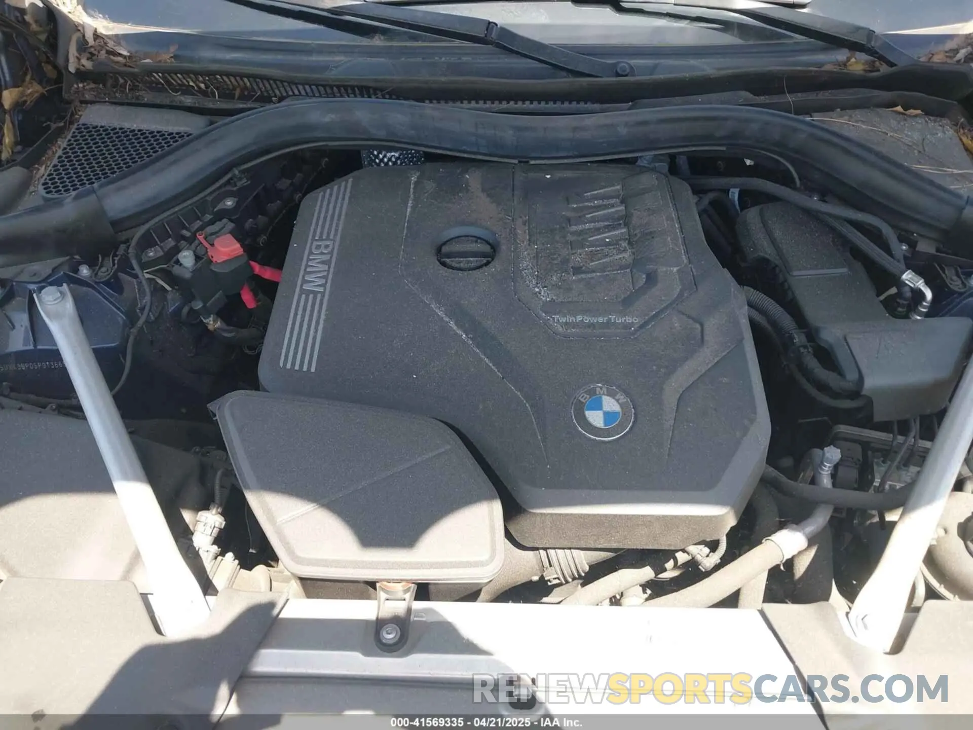 10 Photograph of a damaged car 5UX43DP05P9T36656 BMW X3 2023