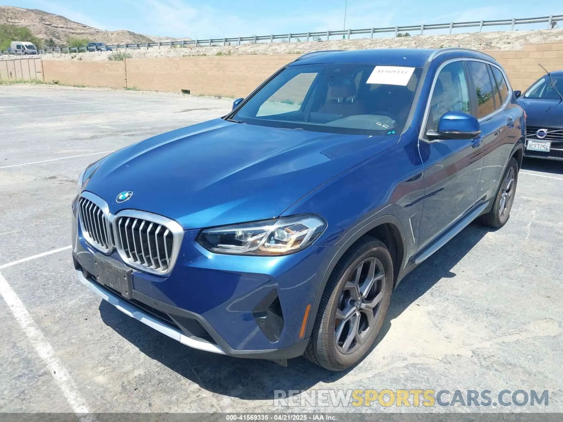 2 Photograph of a damaged car 5UX43DP05P9T36656 BMW X3 2023