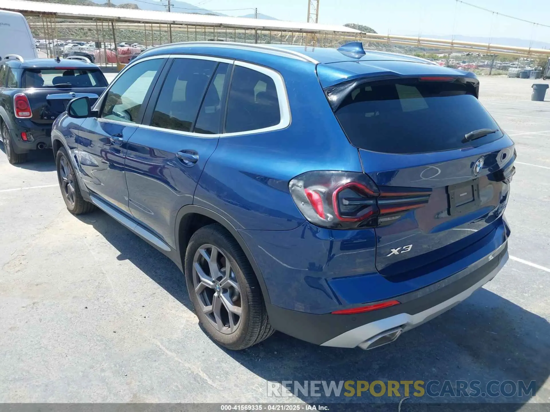 3 Photograph of a damaged car 5UX43DP05P9T36656 BMW X3 2023