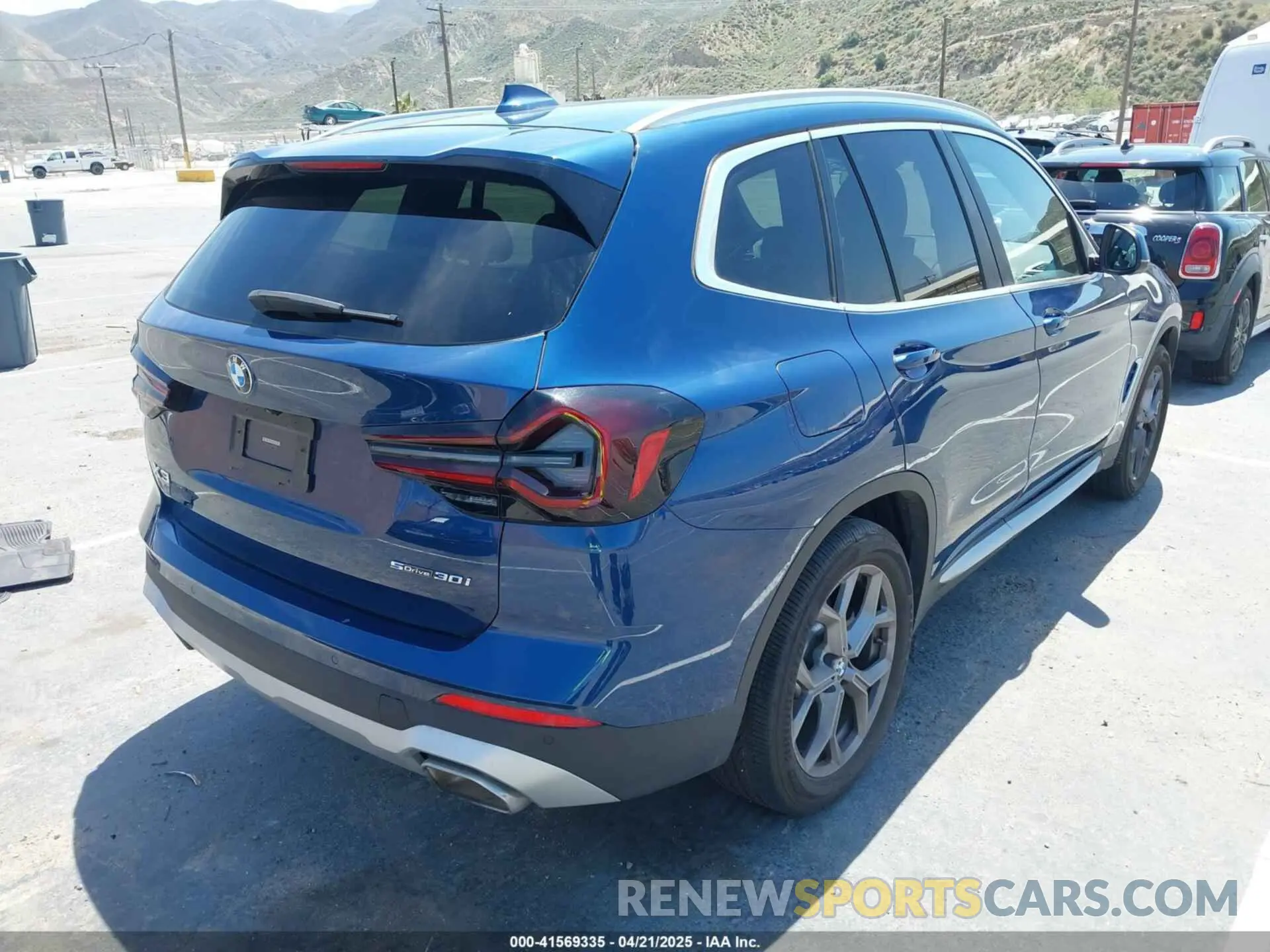4 Photograph of a damaged car 5UX43DP05P9T36656 BMW X3 2023