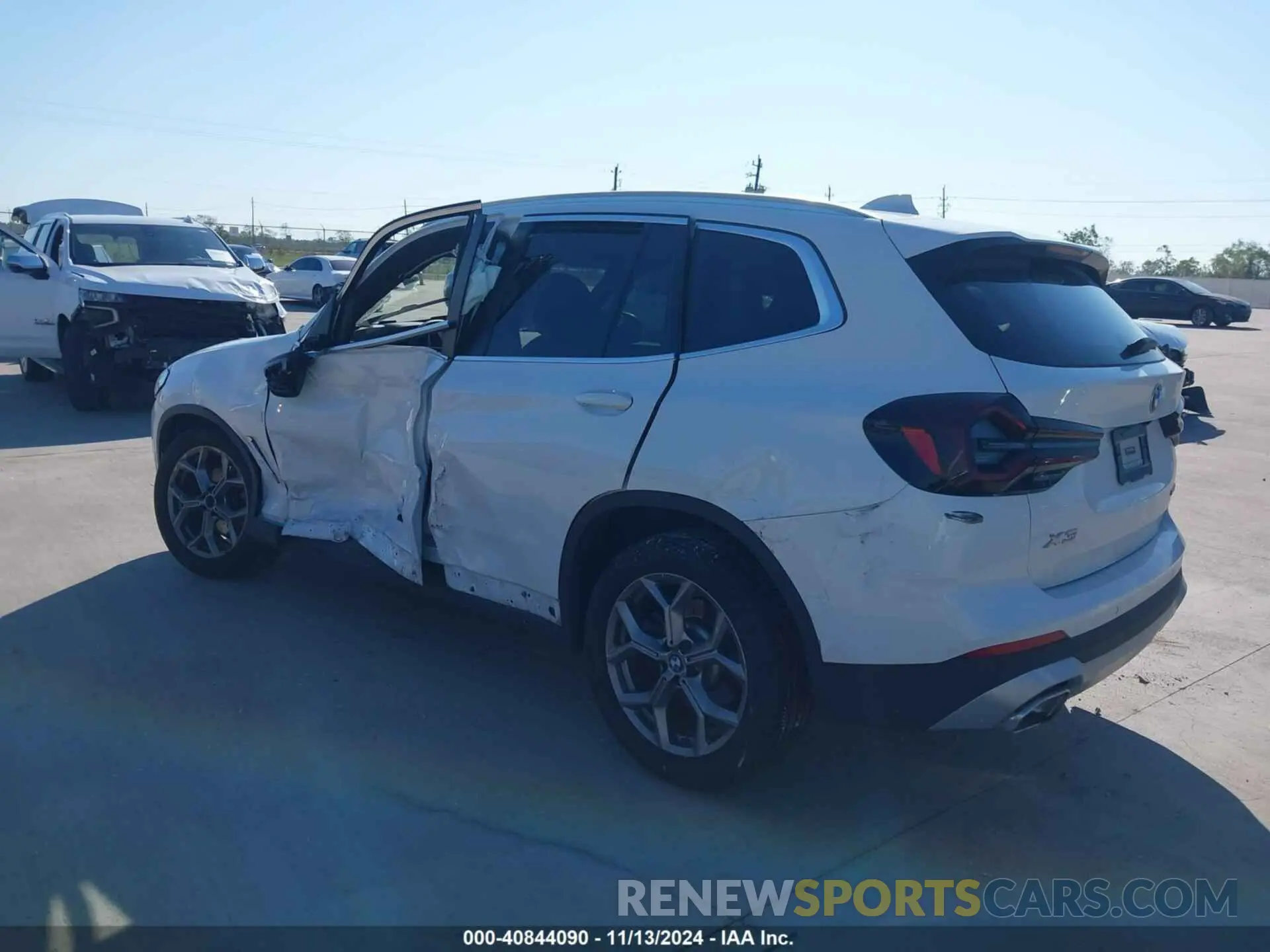 3 Photograph of a damaged car 5UX43DP06P9R03859 BMW X3 2023