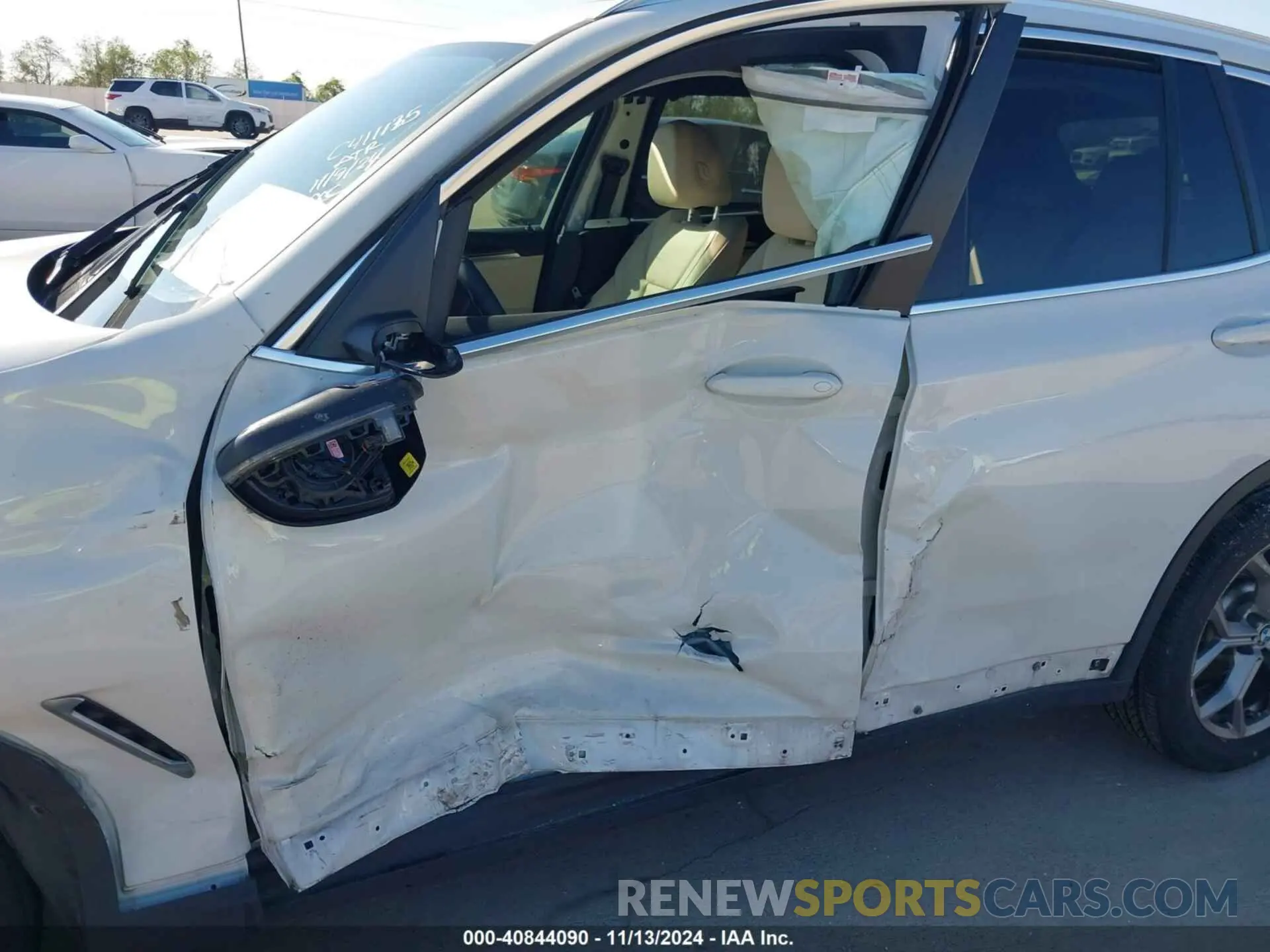 6 Photograph of a damaged car 5UX43DP06P9R03859 BMW X3 2023
