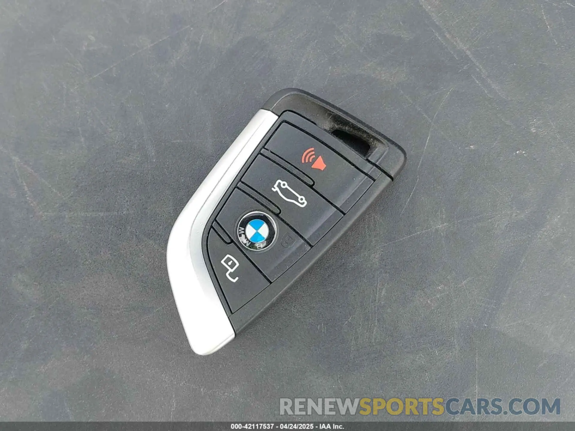 11 Photograph of a damaged car 5UX43DP06P9R32858 BMW X3 2023