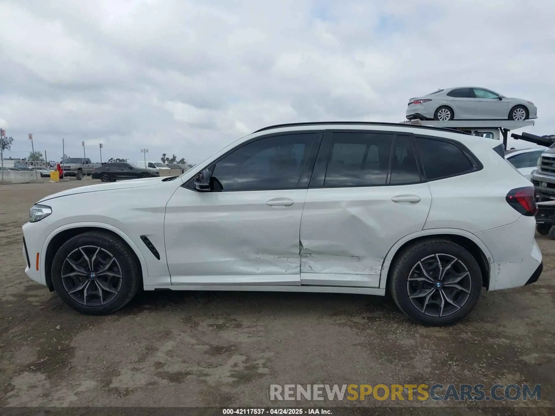14 Photograph of a damaged car 5UX43DP06P9R32858 BMW X3 2023