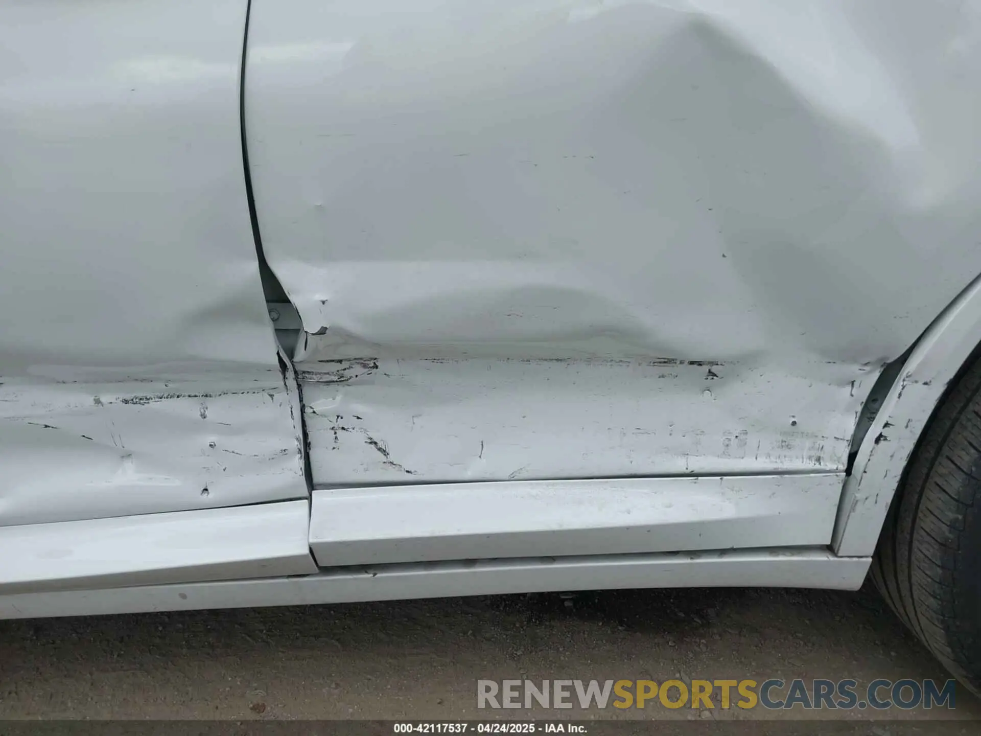 18 Photograph of a damaged car 5UX43DP06P9R32858 BMW X3 2023