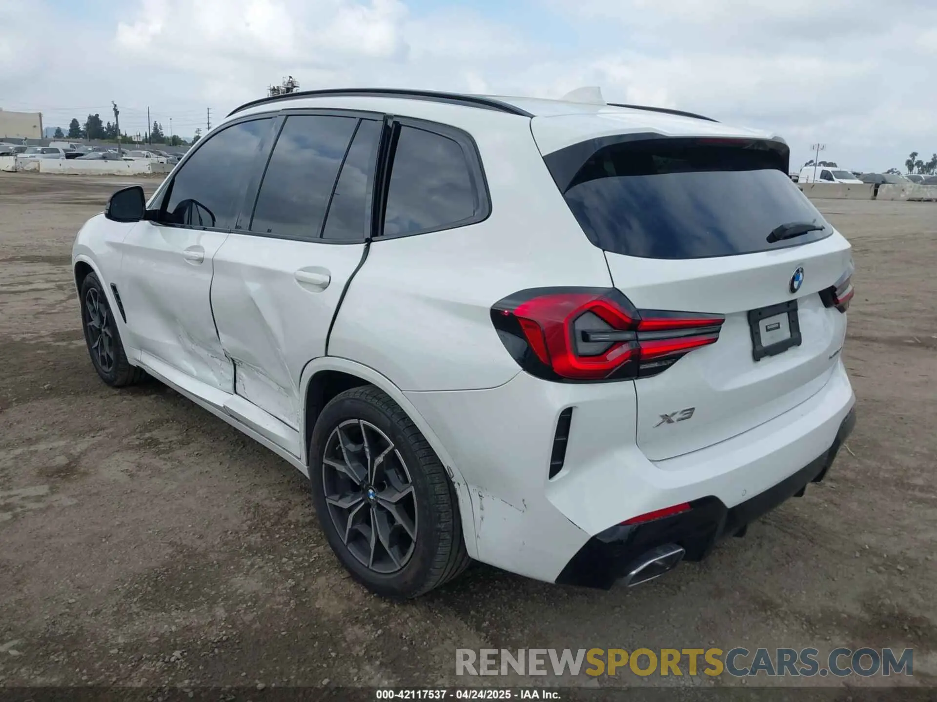 3 Photograph of a damaged car 5UX43DP06P9R32858 BMW X3 2023